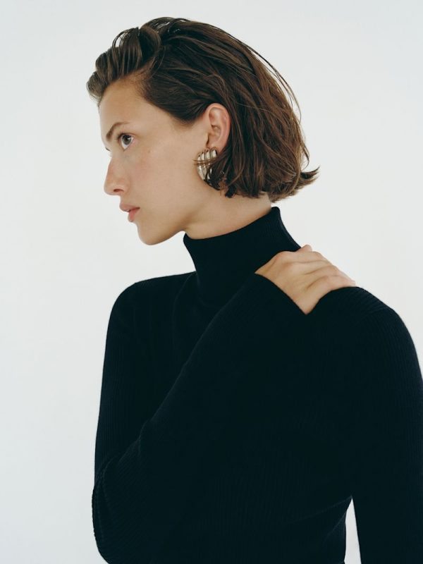 Black Ophelia Tissue Cashmere Turtleneck