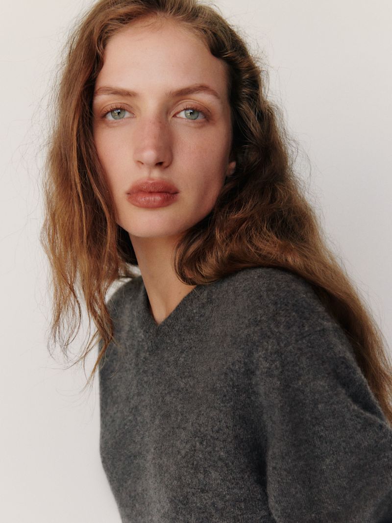 Flannel Landon Cashmere V-Neck - Image 5